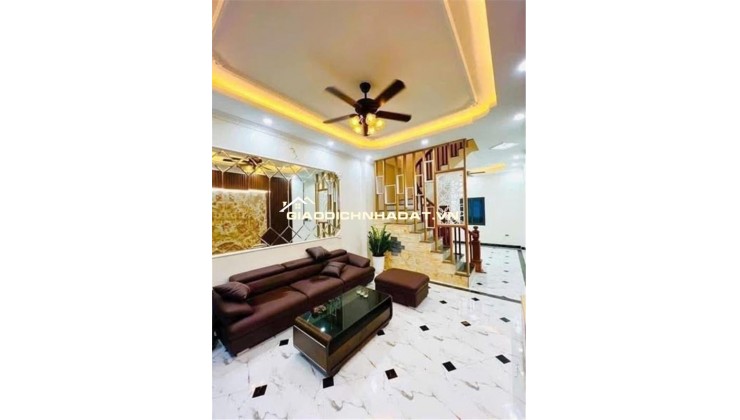 Pháo Đài Láng – Nhà đẹp 5 tầng, 45m², MT 4m, ngõ rộng, ô tô cách 40m. Giá: 11.9 tỷ